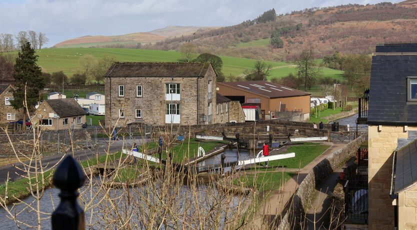 Photo of The Swans Nest Lock View