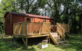 Photo of The Foxes Den Shepherds Hut