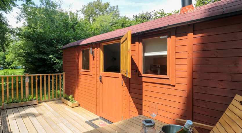 Photo of The Foxes Den Shepherds Hut