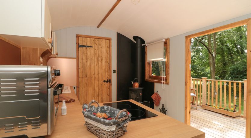 Photo of The Foxes Den Shepherds Hut