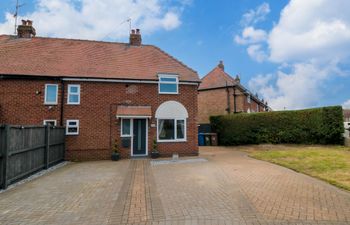 Corner Cottage Holiday Home