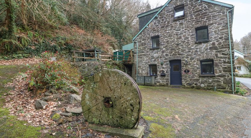 Photo of Hen Felin Isaf