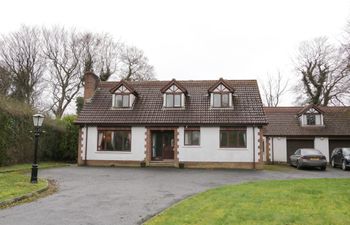 Tudor Lodge Holiday Home