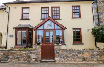 Parrog Stores Holiday Home