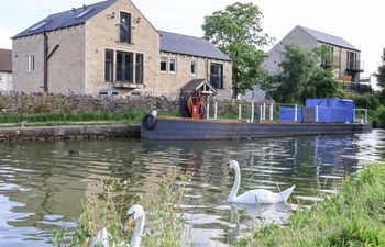 Waters Edge Lock View Holiday Home