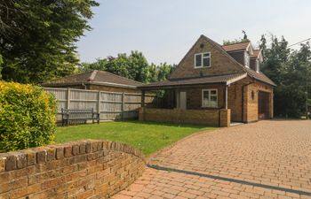 Thames Retreat Holiday Home