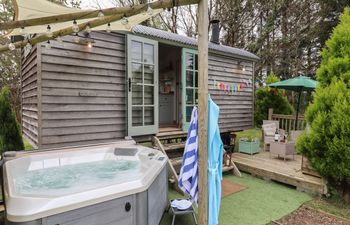 Burr 1 Shepherds Hut Holiday Home