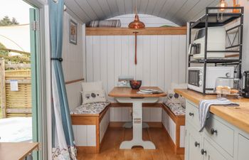 Burr 1 Shepherds Hut Holiday Home