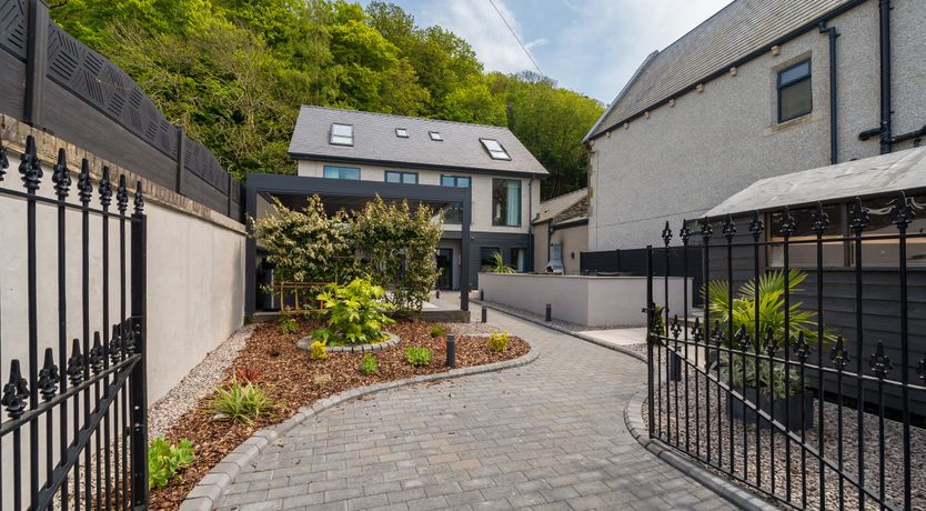 Photo of Caerffynnon House