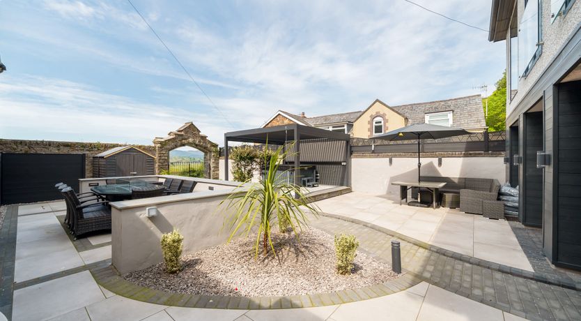 Photo of Caerffynnon House