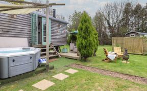 Photo of Burr 2 Shepherds Hut