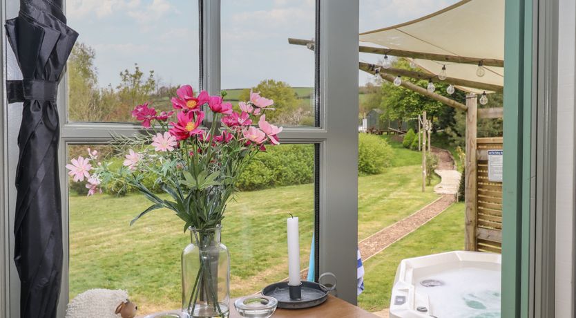 Photo of Burr 2 Shepherds Hut