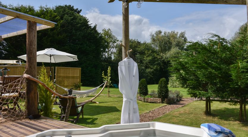 Photo of Burr 2 Shepherds Hut