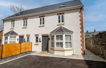 2 Ty Newydd Holiday Home