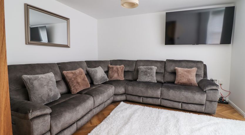 Photo of 2 Ty Newydd