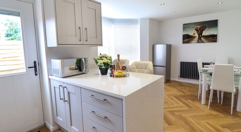 Photo of 2 Ty Newydd