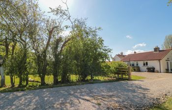 Low Grounds Cottage Holiday Home