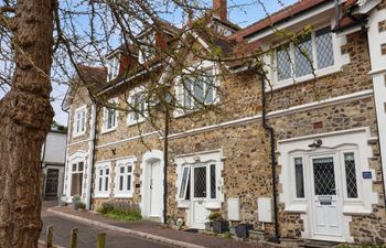 Sea Haven Holiday Home