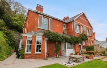 Sundial Holiday Home