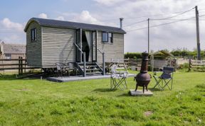 Photo of Cwtch Winnie Shepherds Hut