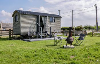 Cwtch Winnie Shepherds Hut Holiday Home