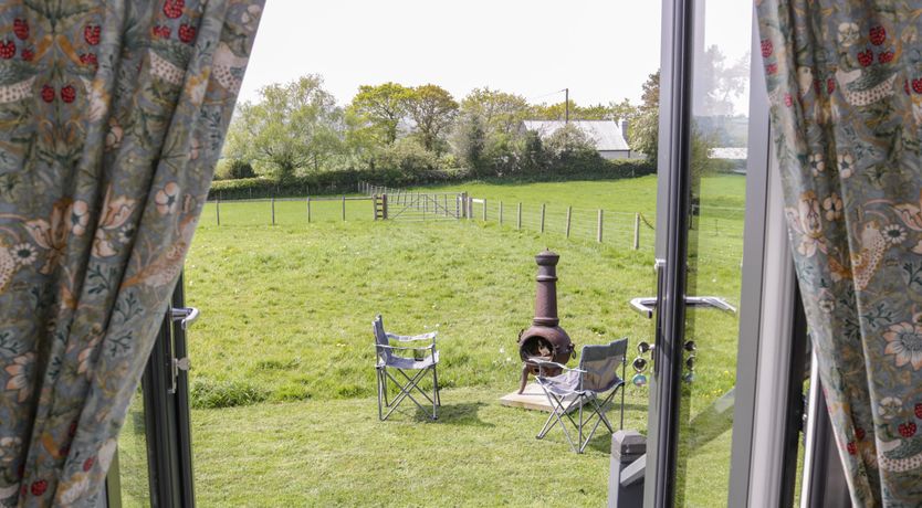 Photo of Cwtch Winnie Shepherds Hut