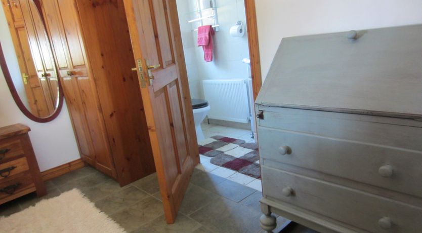 Photo of Kinvara Village 5 Bedr Cottage