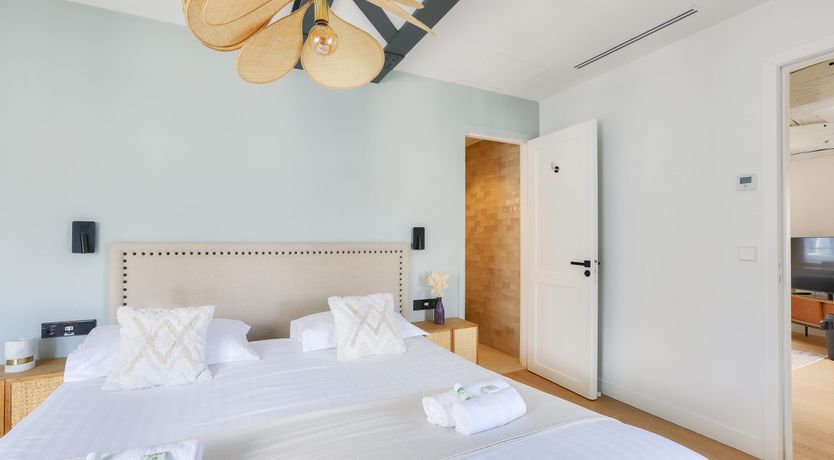 Photo of Parisian Kiss