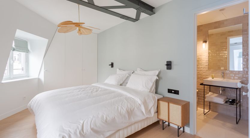 Photo of Parisian Kiss