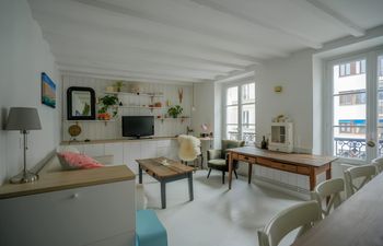 Paris, Always Holiday Home