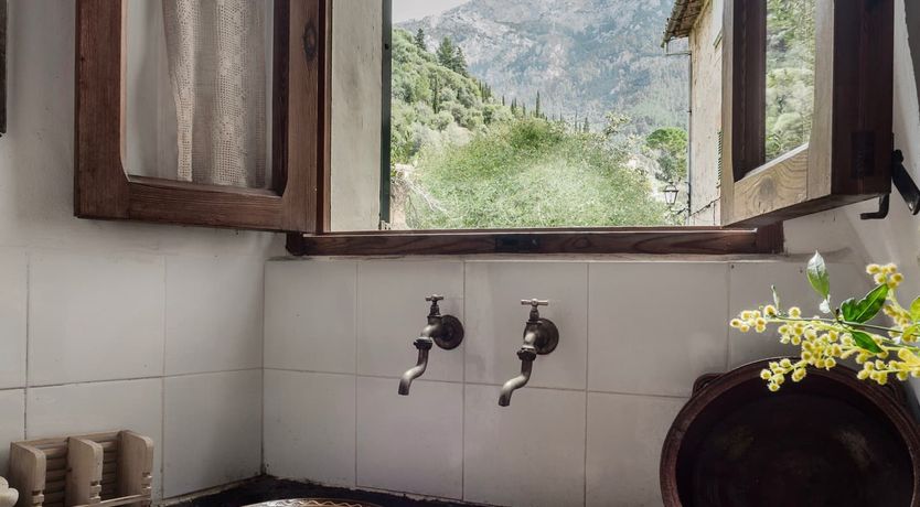 Photo of Dancing Sun Light