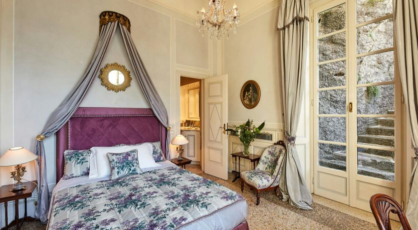 Photo of Como's Jewel