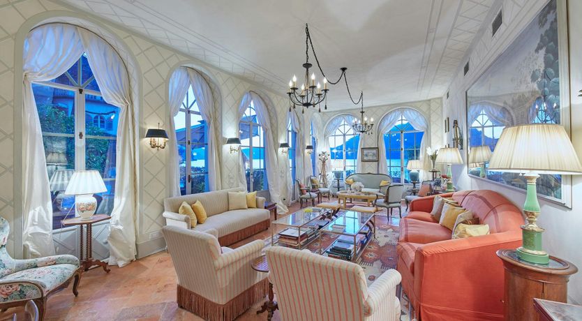 Photo of Como's Jewel