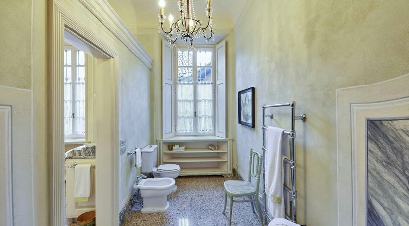 Photo of Como's Jewel