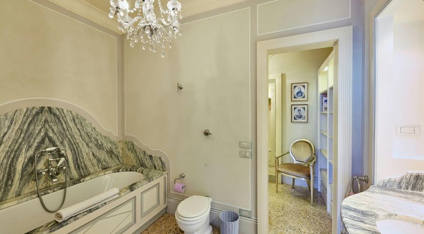 Photo of Como's Jewel