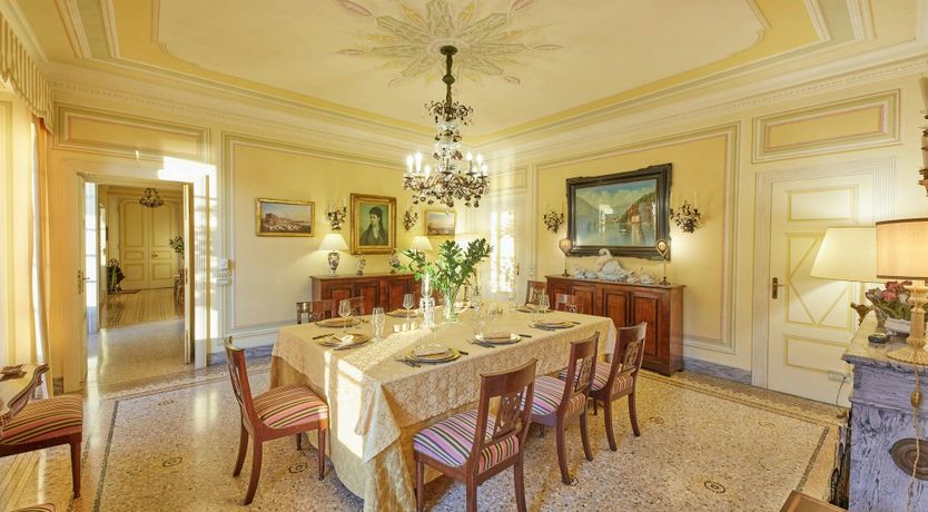 Photo of Como's Jewel