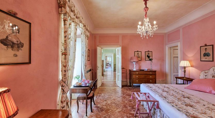 Photo of Como's Jewel