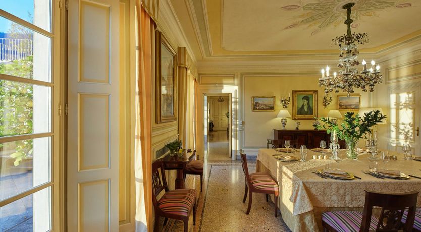 Photo of Como's Jewel