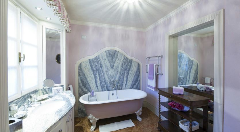 Photo of Como's Jewel