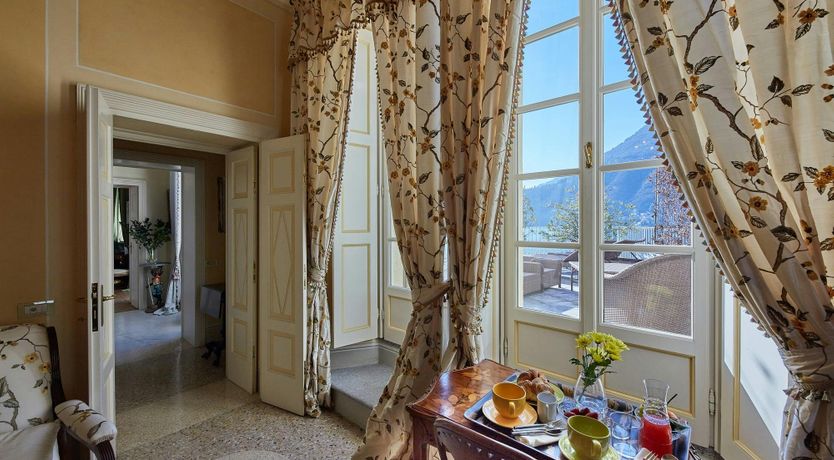 Photo of Como's Jewel