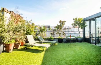 Parisian Sky Holiday Home