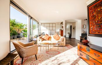 Parisian Sky Holiday Home