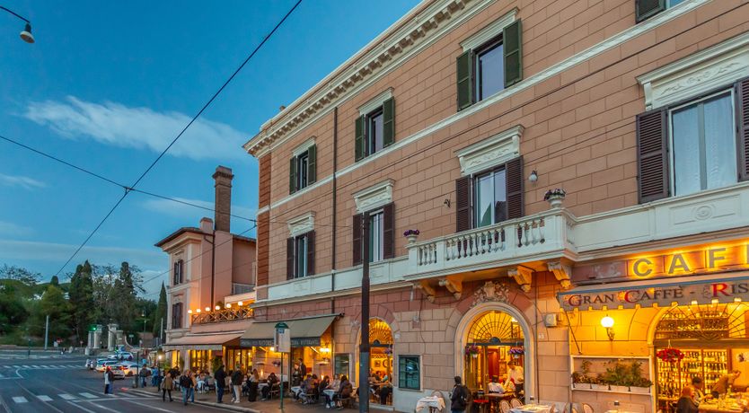 Photo of Roman Elegance