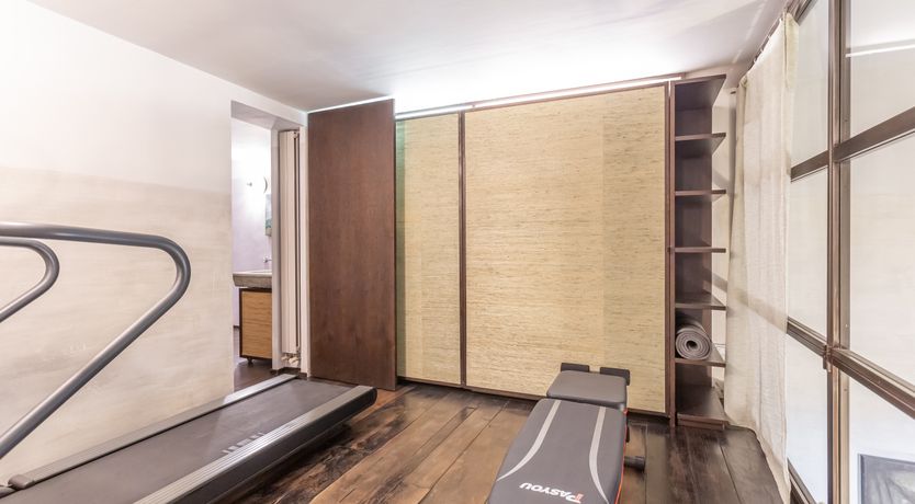 Photo of Roman Elegance