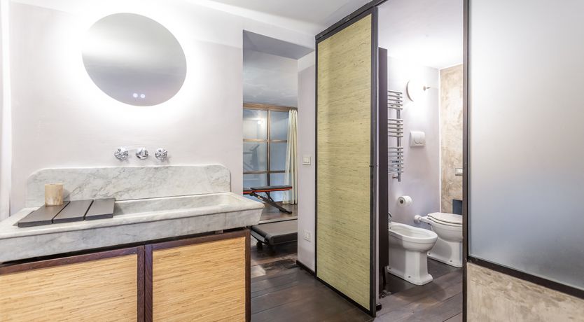 Photo of Roman Elegance