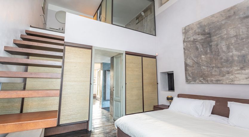 Photo of Roman Elegance