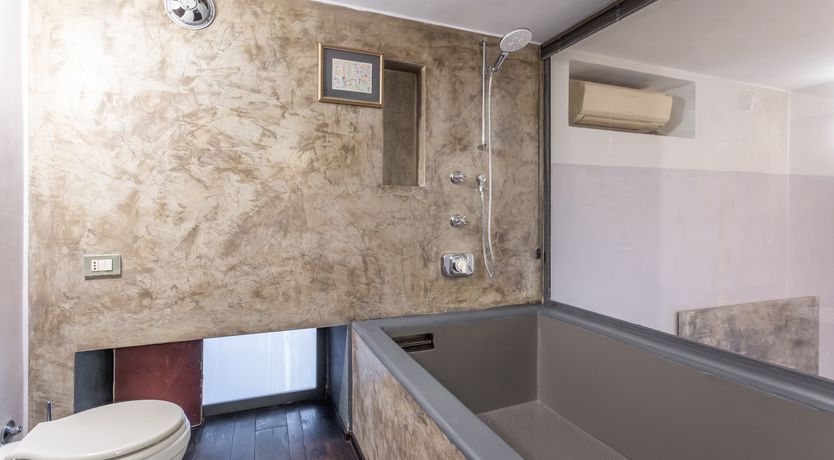 Photo of Roman Elegance