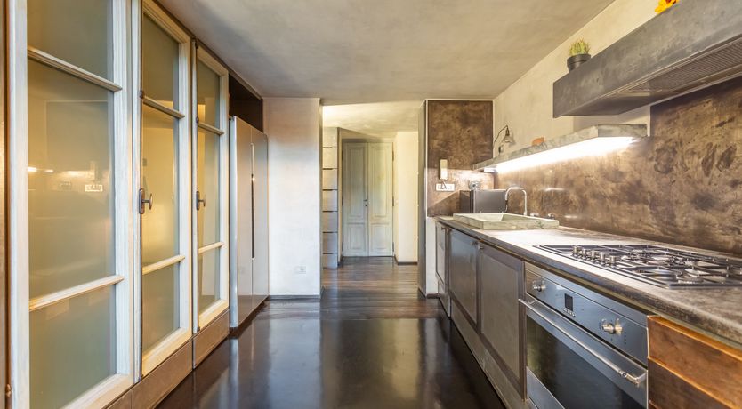 Photo of Roman Elegance