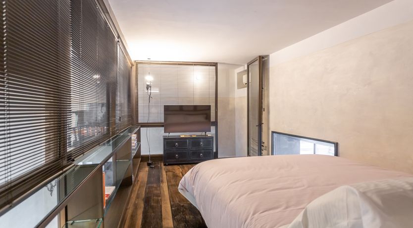 Photo of Roman Elegance