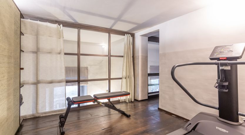 Photo of Roman Elegance